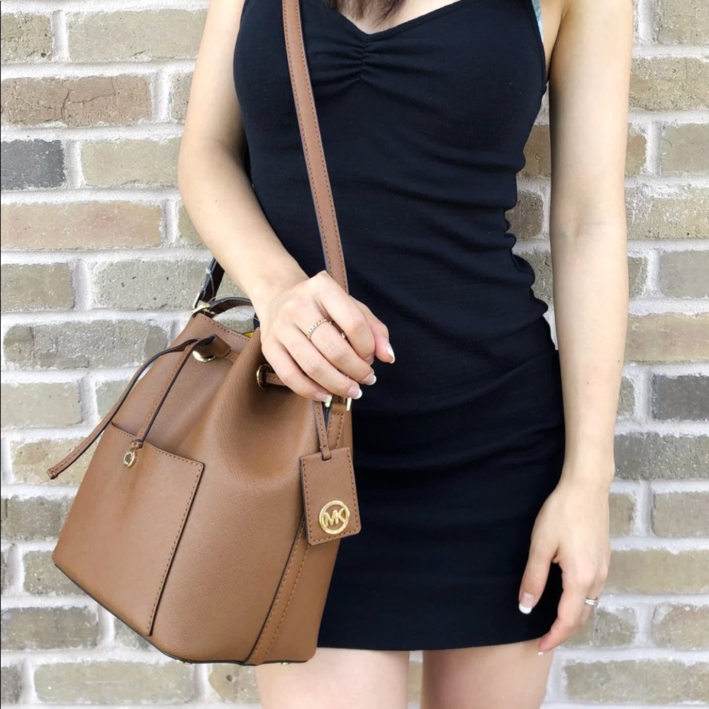 Gaby’sBags👜💕-NWT Michael Kors Bucket Bag 💕 - Picture 6 of 8